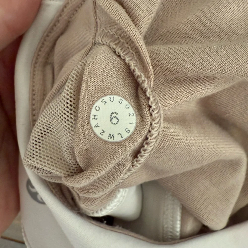 Lululemon Women’s White Sports Bra Size 6